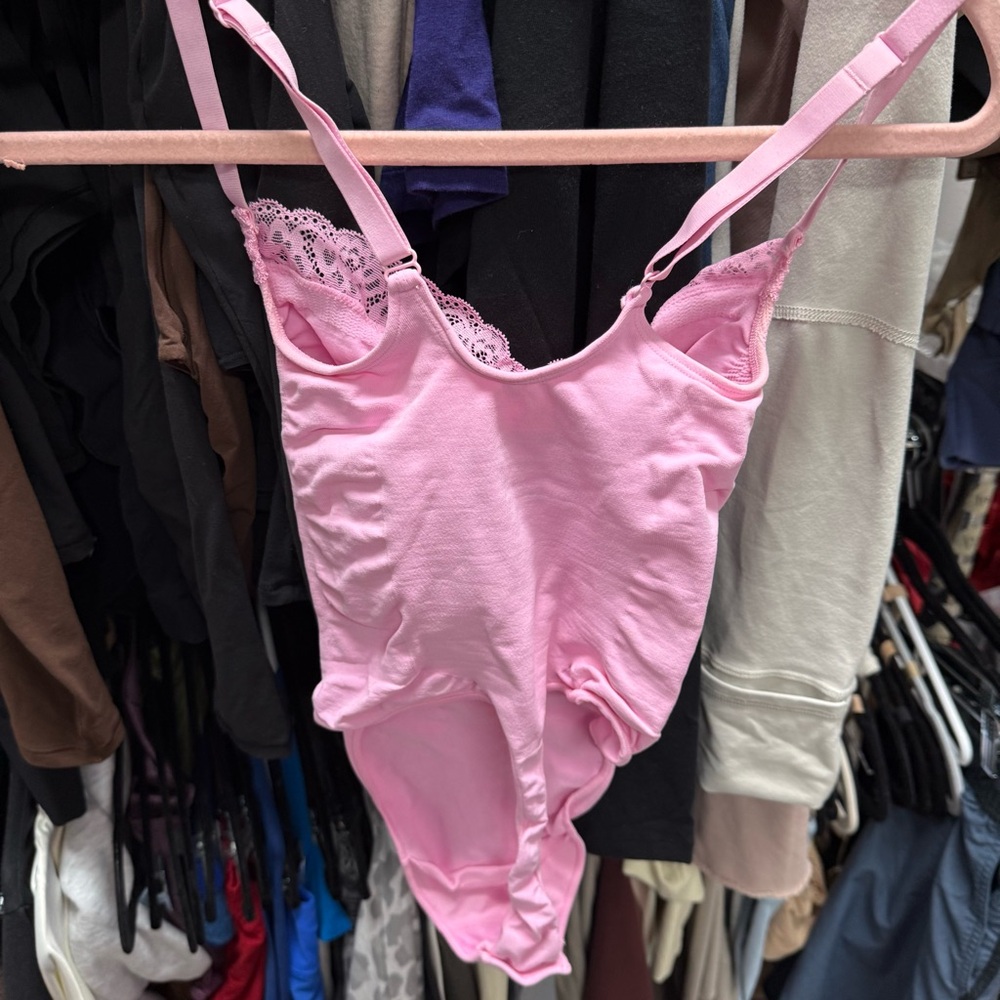 SKIMS SKIMS sculpt lace bodysuit pink - Picture 4 of 4